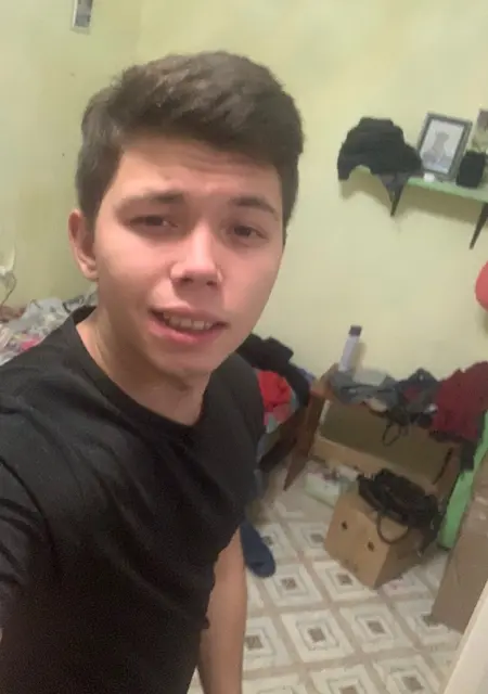 Я Денис, 21, знакомлюсь на одну ночь в Калуге