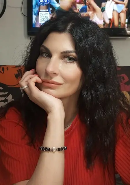 Я Анджелина, 50, из Санкт-Петербурга, ищу знакомство для приятного времяпровождения