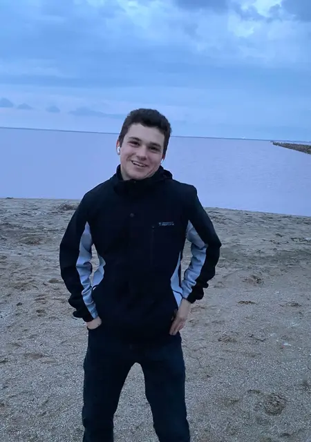 Я Anatoliy, 22, из Феодосии, ищу знакомство для приятного времяпровождения