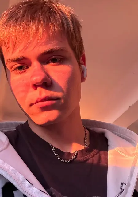 Я Bogdan, 21, из Радужного, ищу знакомство для общения