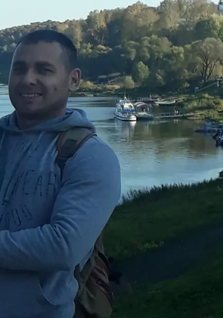 Александр из Серпухова, мне 44, познакомлюсь на одну ночь