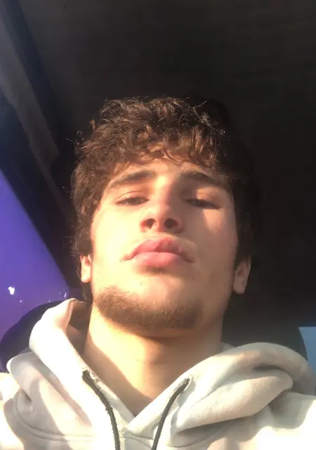 Я Артур, 25, знакомлюсь на одну ночь в Санкт-Петербурге