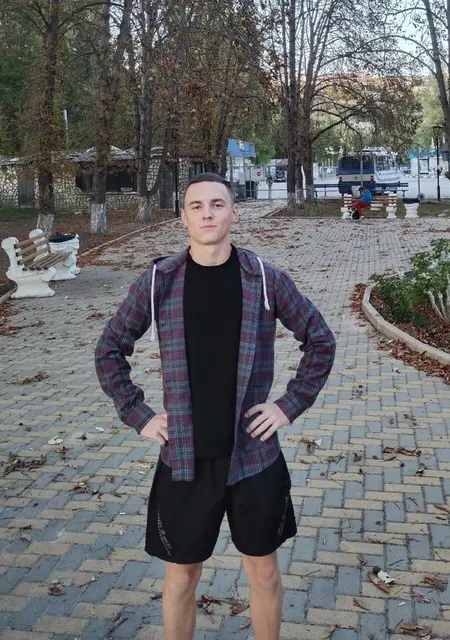 Я Руслан, 20, знакомлюсь на одну ночь в Севастополе