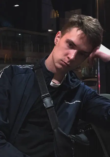 Я Артем, 24, из Балакова, ищу знакомства без обязательств