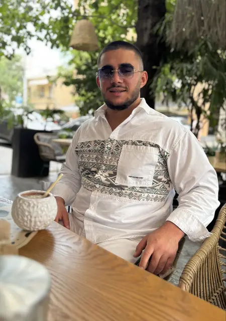 Я Арсен, 26, из Пятигорска, ищу знакомство для открытые отношения