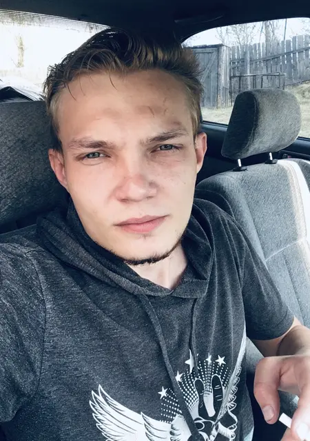 Я Владислав, 27, из Абакана, ищу знакомство для приятного времяпровождения