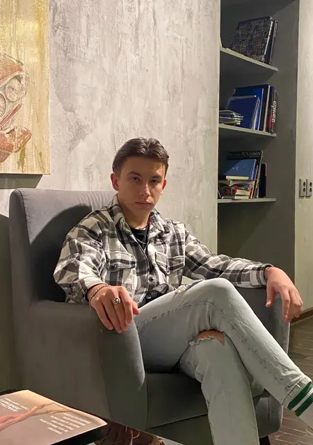 Я Александр, 22, из Орехово-Зуево, ищу знакомства на одну ночь