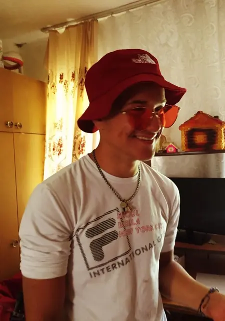 Vitalik из Тимашевска, ищу на сайте знакомства на одну ночь