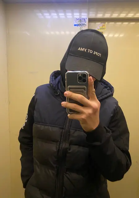 Я Олег, 20, из Светлого, ищу знакомство для общения