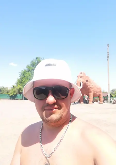 Андрей из Кубинки, мне 36, познакомлюсь для приятного времяпровождения