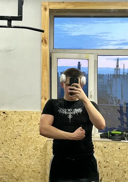 Глеб из Череповца, мне 18, познакомлюсь для приятного времяпровождения