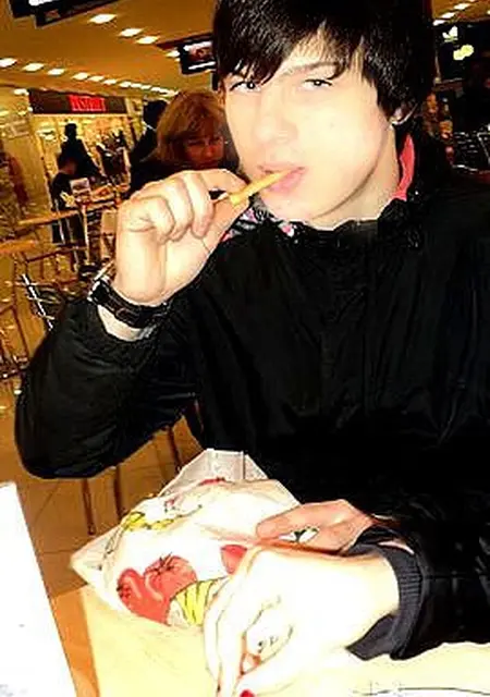 Динислам из Нового Уренгоя, мне 37, познакомлюсь для общения