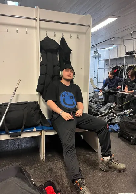 Я Илья, 20, из Омска, ищу знакомства без обязательств