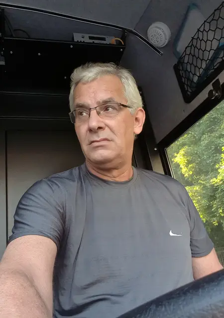 Гош из Санкт-Петербурга, мне 59, познакомлюсь для приятного времяпровождения