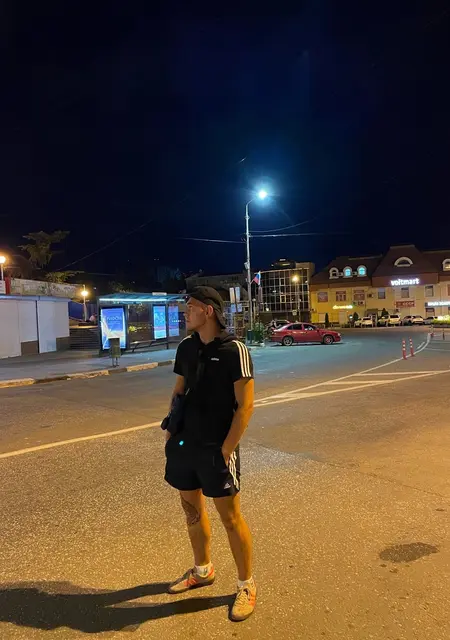 Я Глеб, 19, из Ялты, ищу знакомства без обязательств