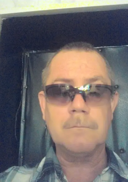 Я Геннадий, 60, из Геленджика, ищу знакомства без обязательств