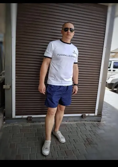 Я Артур, 40, знакомлюсь для дружбы в Чернигове