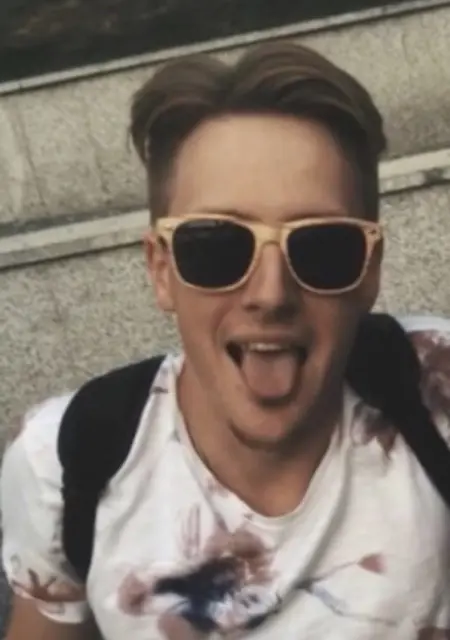 Я Витя, 31, из Нового Уренгоя, ищу знакомства без обязательств