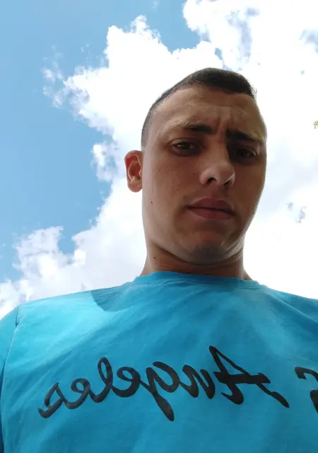 Виталий Кушнаренко из Симферополя, мне 21, познакомлюсь на одну ночь