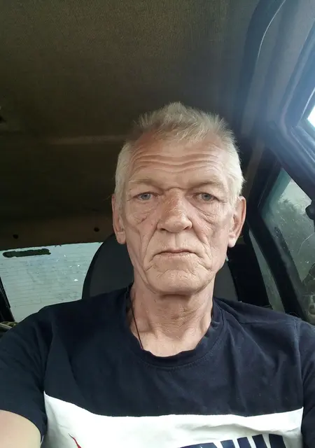 Я Алексей, 55, из Саратова, ищу знакомства без обязательств
