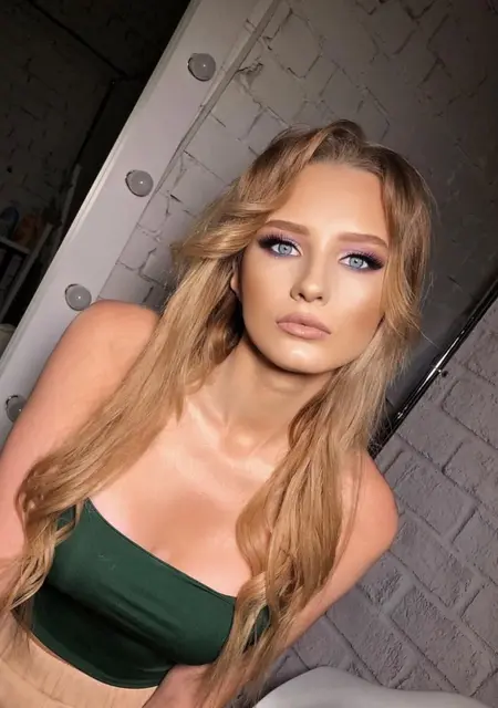 Я Vika, 28, из Санкт-Петербурга, ищу знакомства без обязательств