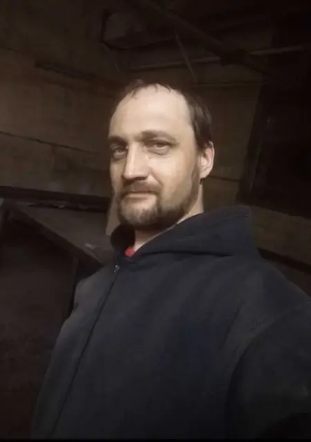 Я Эдуард, 47, из Магнитогорска, ищу знакомство для приятного времяпровождения