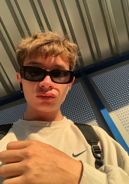 Иван из Кургана, мне 21, познакомлюсь для приятного времяпровождения