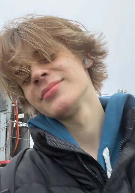 Даня из Гатчины, мне 18, познакомлюсь на одну ночь