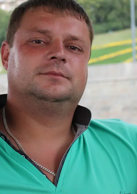 Александр из Луховиц, мне 43, познакомлюсь для открытые отношения