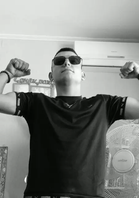 Александр из Самары, мне 18, познакомлюсь на одну ночь