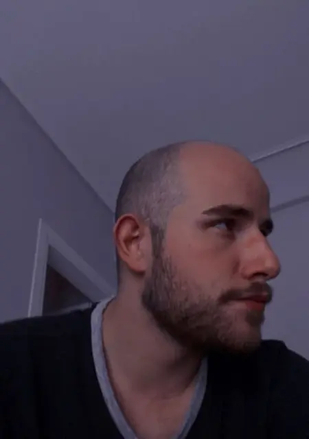 Mich из Афин, мне 26, познакомлюсь