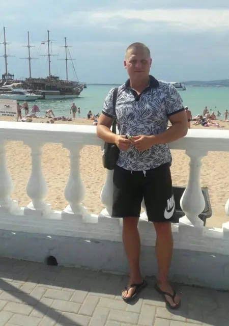 Денис из Калтана, мне 31, познакомлюсь для приятного времяпровождения