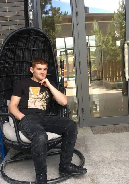 Я Мишаня, 28, из Красногорска, ищу знакомство для постоянных отношений