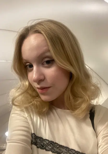 Лена из Санкт-Петербурга, ищу на сайте постоянные отношения