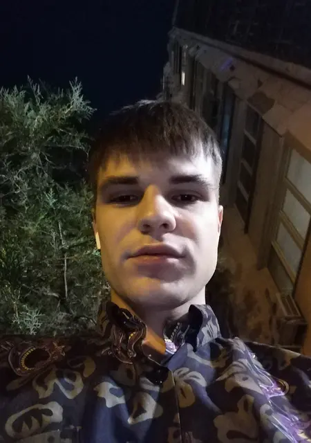 Я Денис, 24, знакомлюсь на одну ночь в Ялте