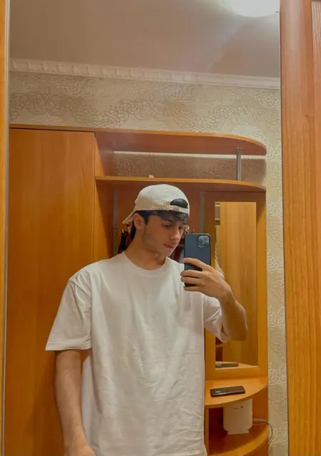 Yusuf из Екатеринбурга, мне 20, познакомлюсь для приятного времяпровождения