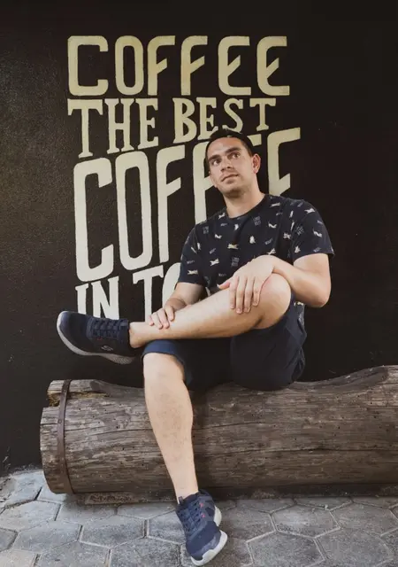 Я Дмитрий, 31, из Саратова, ищу знакомства на одну ночь