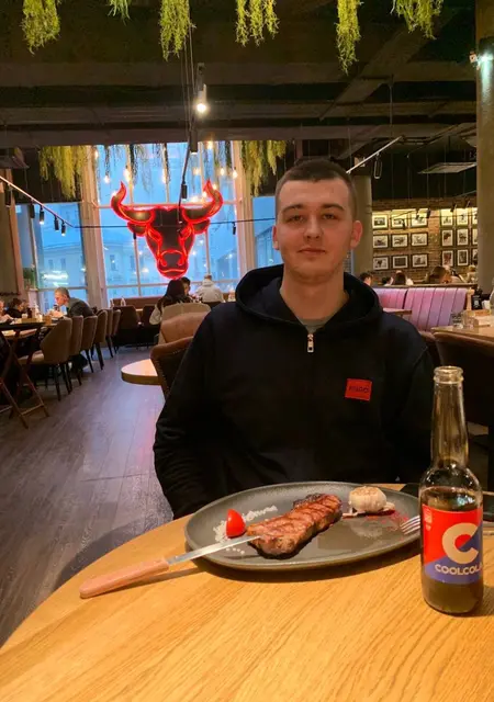 Я Антон, 25, из Сергиева Посада, ищу знакомства на одну ночь