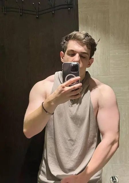 Leo из Владивостока, мне 30, познакомлюсь для приятного времяпровождения