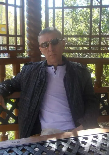 Женя из Кормиловки, ищу на сайте знакомства без обязательств