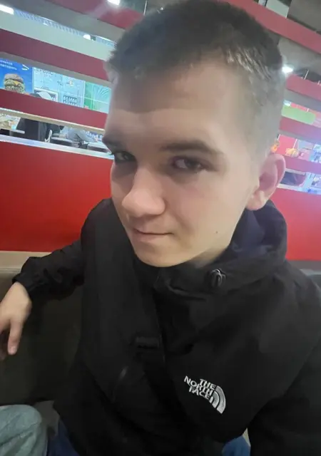 Я Илья, 18, из Петрозаводска, ищу знакомство для постоянных отношений