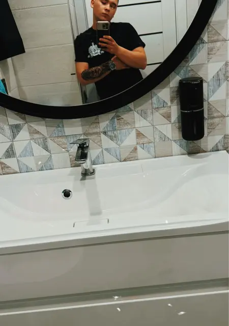 Алик из Строителя, мне 22, познакомлюсь без обязательств