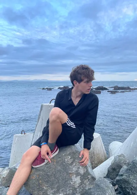 Даниил из Коврова, мне 18, познакомлюсь для общения