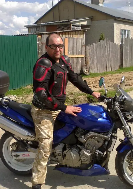 Я Саныч, 44, из Владимира, ищу знакомства без обязательств