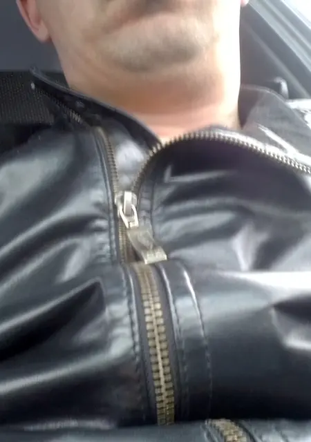 Я Михаил, 25, из Новомосковска, ищу знакомства без обязательств