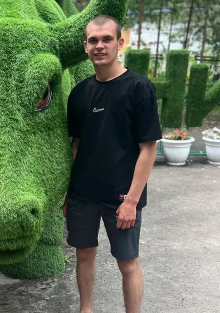 Артем из Новосибирска, мне 21, познакомлюсь без обязательств