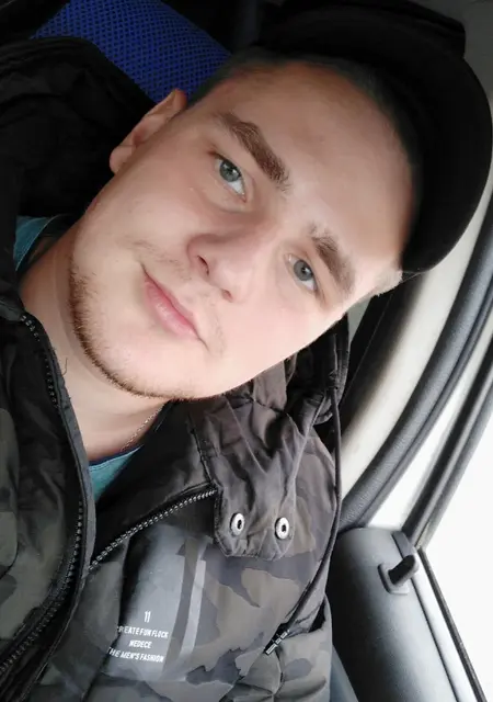 Я Антон, 26, из Арамиля, ищу знакомства без обязательств