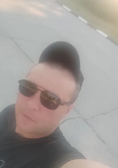 Я Павел, 40, из Новомосковска, ищу знакомства без обязательств