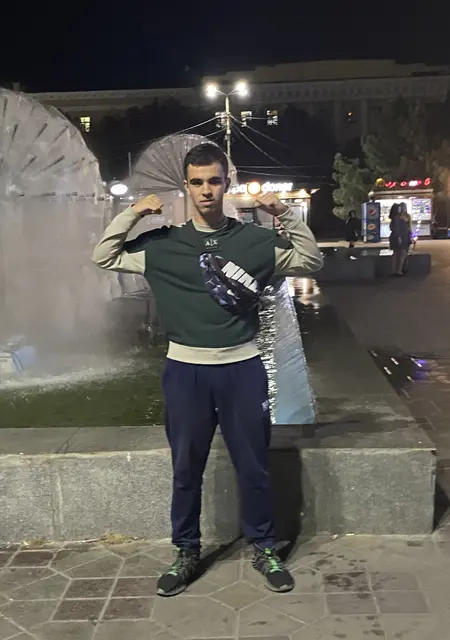 Я Георгий, 20, из Новочеркасска, ищу знакомства без обязательств