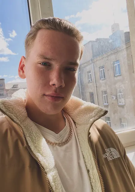 Я Никита, 20, из Шахт, ищу знакомства без обязательств